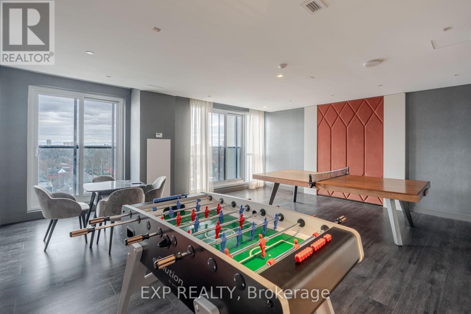 












407 - 560 RIDEAU STREET

,
Ottawa,




Ontario
K1N0G3

