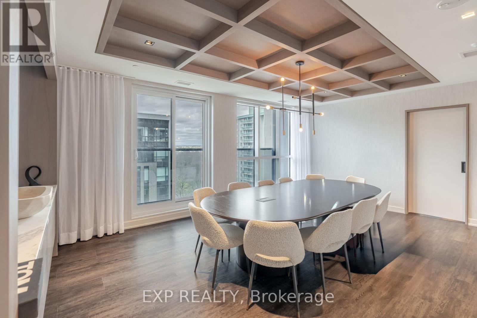 












407 - 560 RIDEAU STREET

,
Ottawa,




Ontario
K1N0G3


