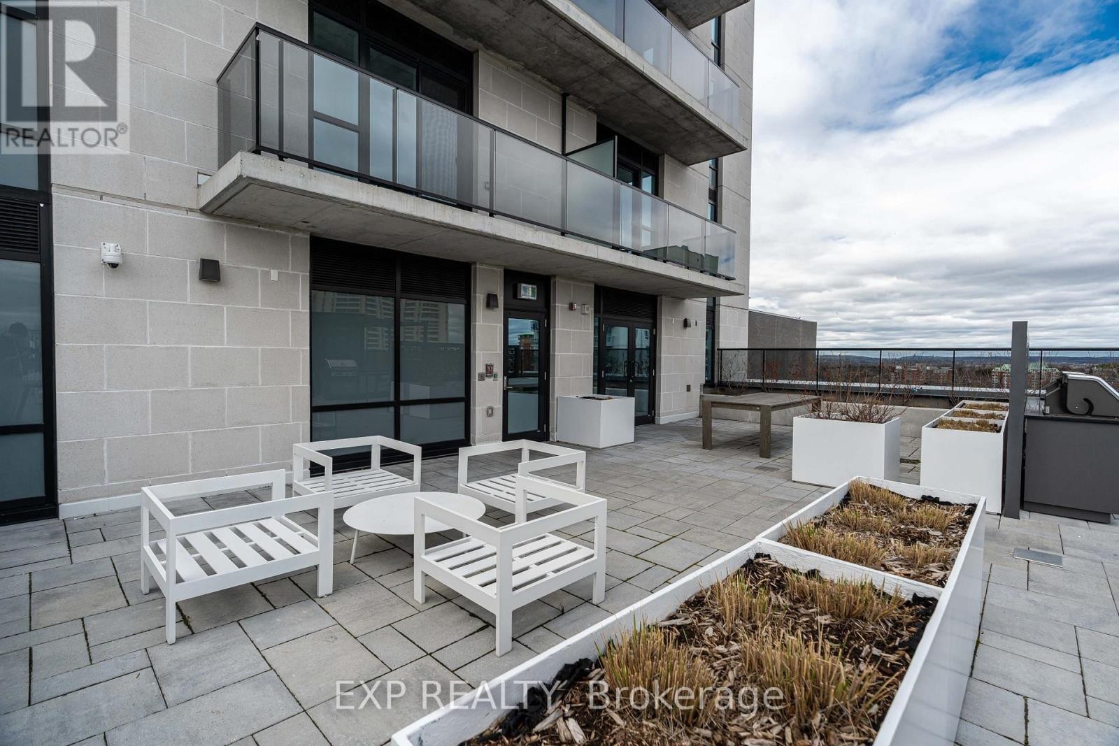 












407 - 560 RIDEAU STREET

,
Ottawa,




Ontario
K1N0G3

