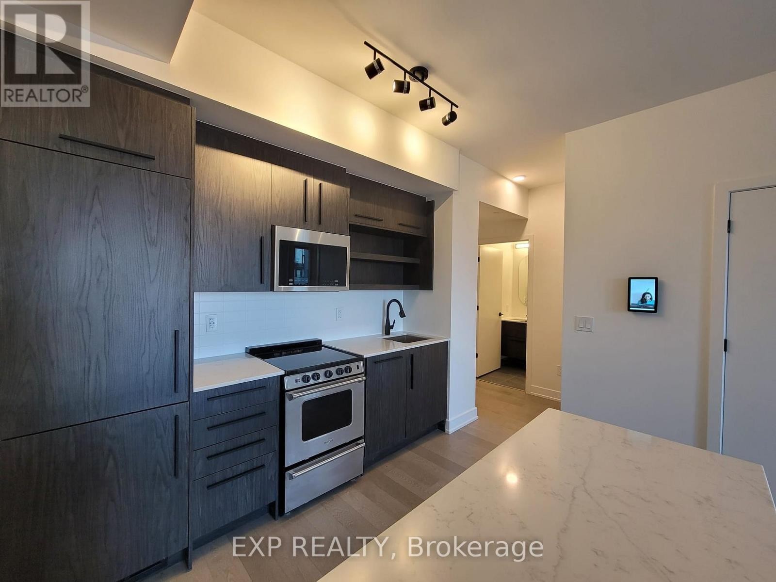 












407 - 560 RIDEAU STREET

,
Ottawa,




Ontario
K1N0G3

