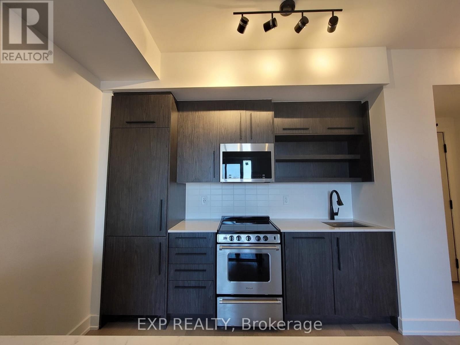 












407 - 560 RIDEAU STREET

,
Ottawa,




Ontario
K1N0G3


