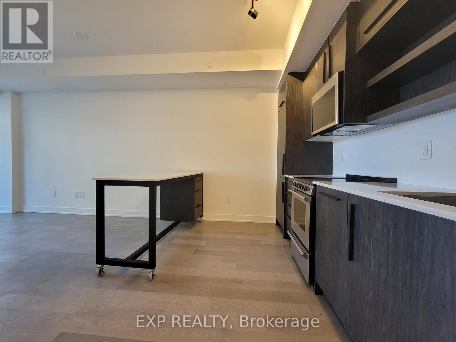 












407 - 560 RIDEAU STREET

,
Ottawa,




Ontario
K1N0G3

