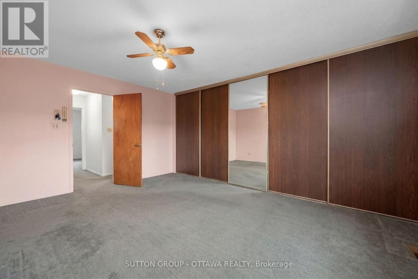 












1112 ST PIERRE STREET

,
Ottawa,




Ontario
K1C1L5

