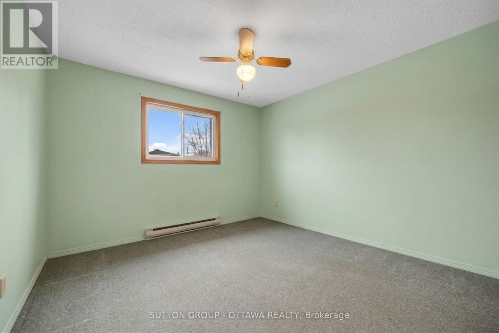












1112 ST PIERRE STREET

,
Ottawa,




Ontario
K1C1L5

