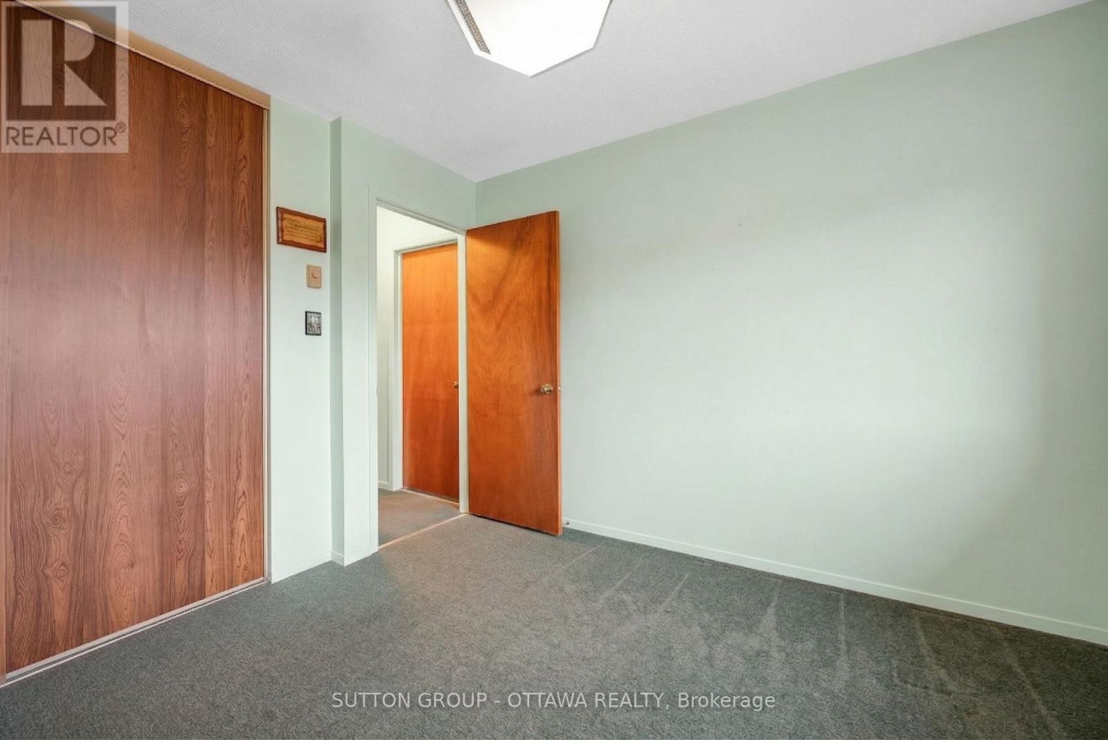 












1112 ST PIERRE STREET

,
Ottawa,




Ontario
K1C1L5

