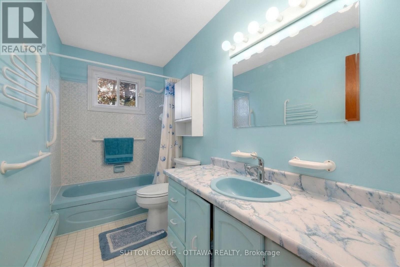 












1112 ST PIERRE STREET

,
Ottawa,




Ontario
K1C1L5

