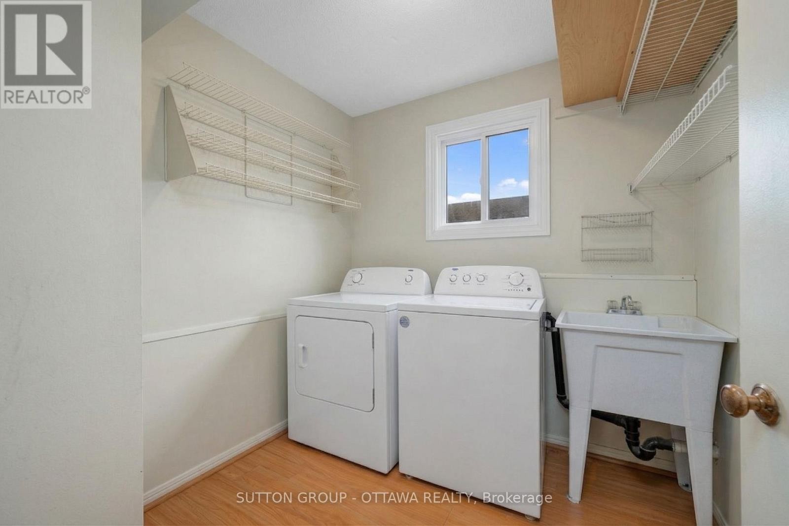 












1112 ST PIERRE STREET

,
Ottawa,




Ontario
K1C1L5

