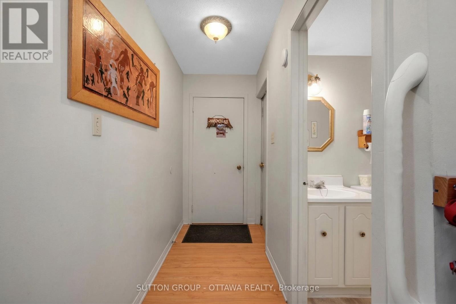 












1112 ST PIERRE STREET

,
Ottawa,




Ontario
K1C1L5

