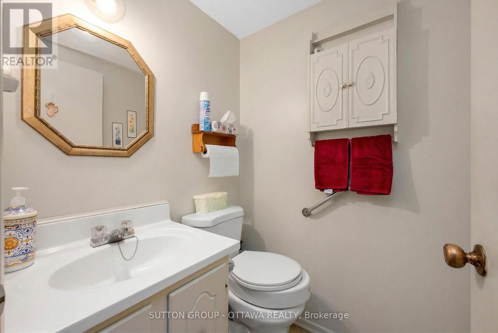 












1112 ST PIERRE STREET

,
Ottawa,




Ontario
K1C1L5

