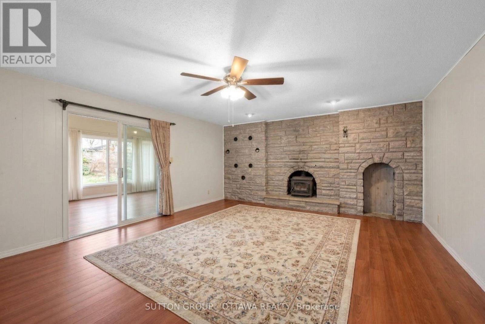 












1112 ST PIERRE STREET

,
Ottawa,




Ontario
K1C1L5

