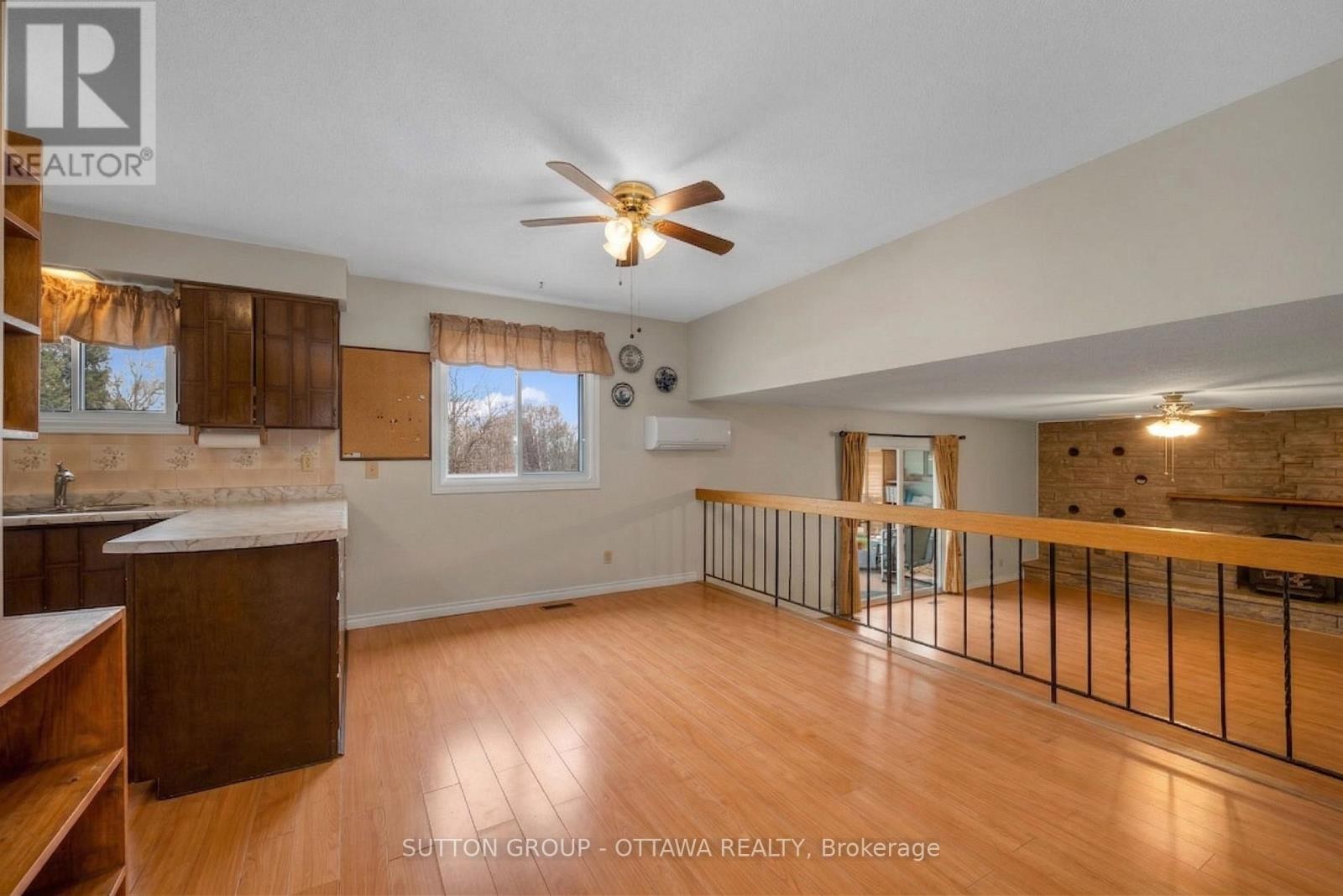 












1112 ST PIERRE STREET

,
Ottawa,




Ontario
K1C1L5

