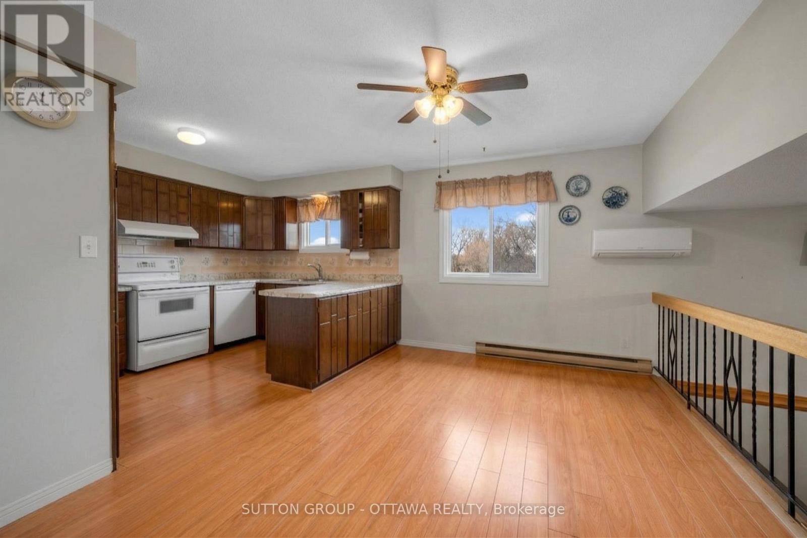 












1112 ST PIERRE STREET

,
Ottawa,




Ontario
K1C1L5


