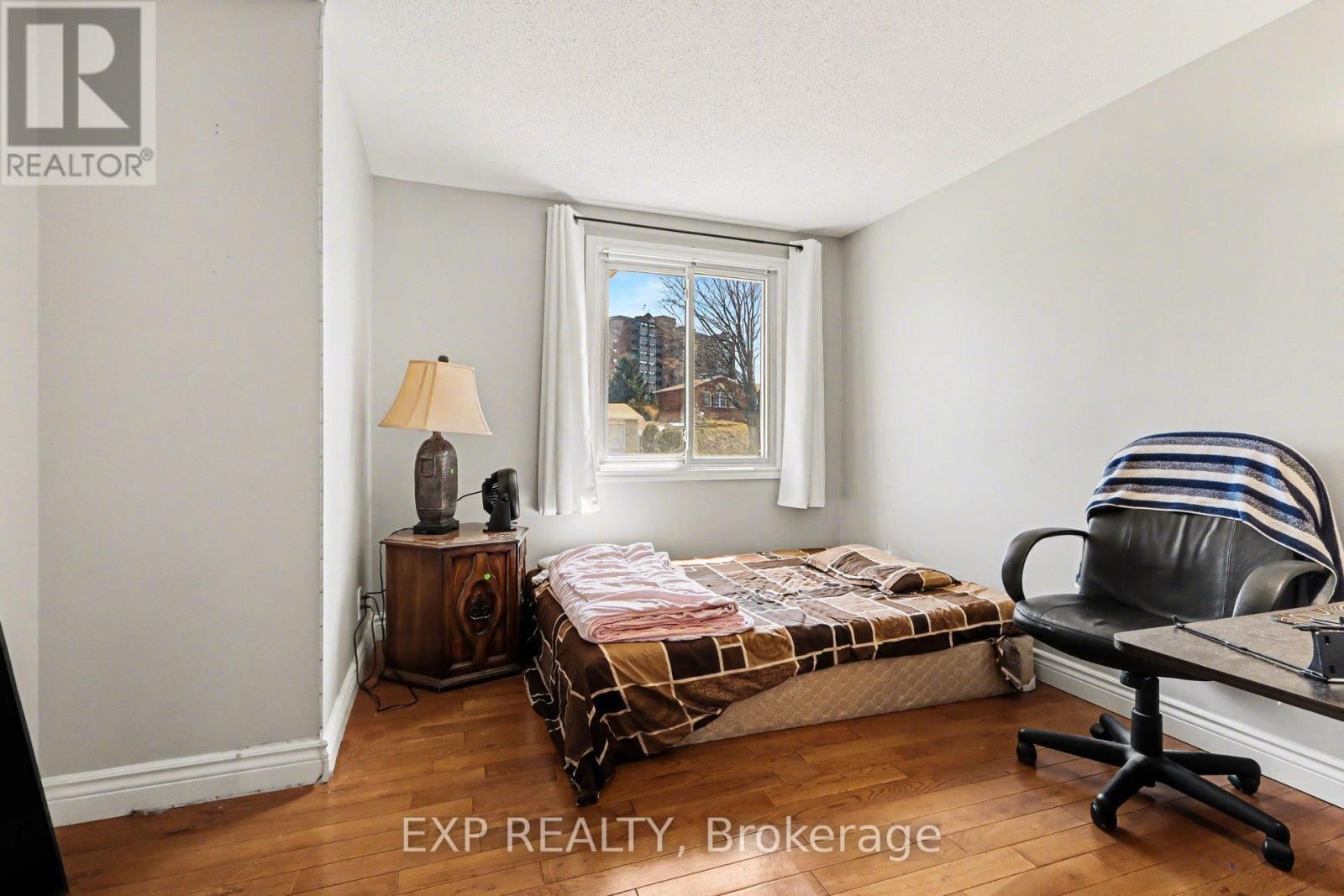 












2 FOLKSTONE COURT

,
Ottawa,




Ontario
K1B4J9

