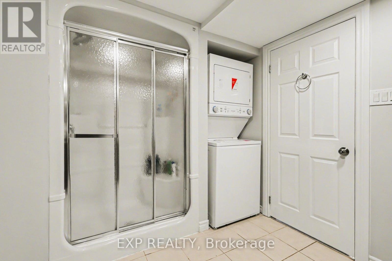 












2 FOLKSTONE COURT

,
Ottawa,




Ontario
K1B4J9

