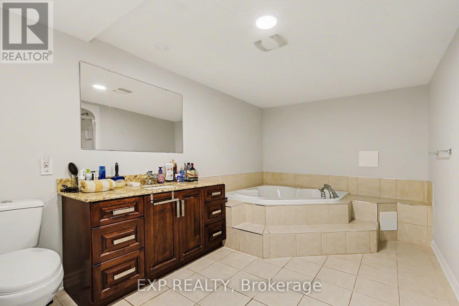 












2 FOLKSTONE COURT

,
Ottawa,




Ontario
K1B4J9

