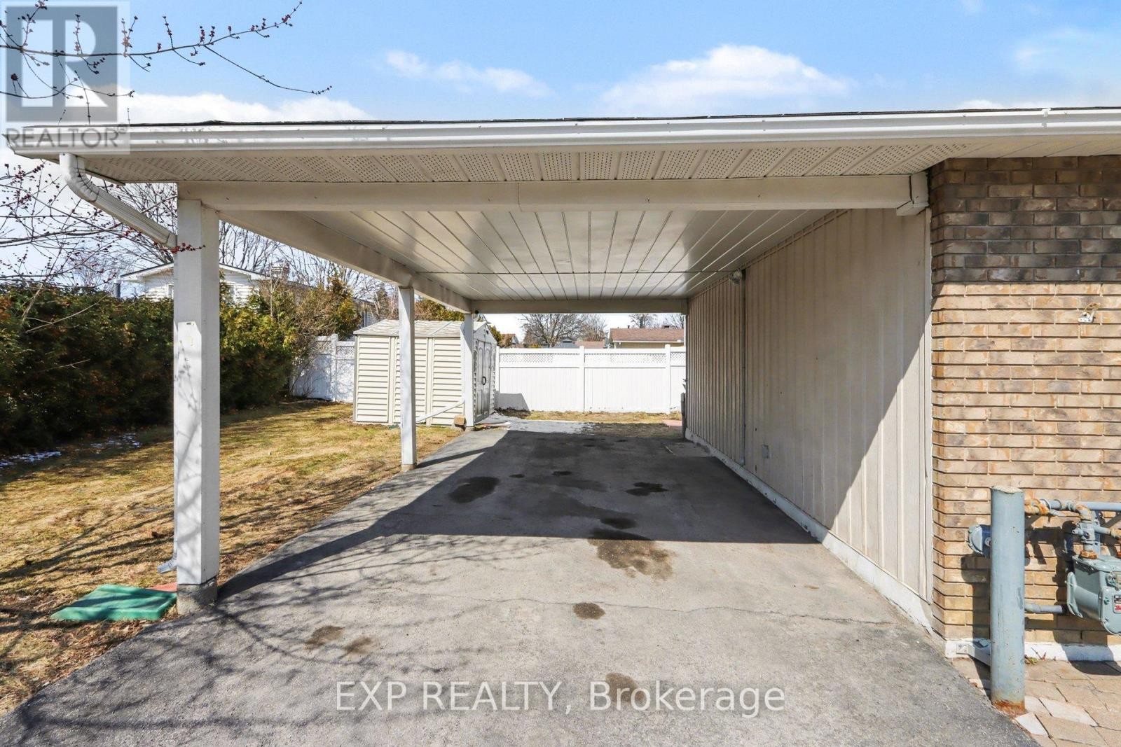 












2 FOLKSTONE COURT

,
Ottawa,




Ontario
K1B4J9

