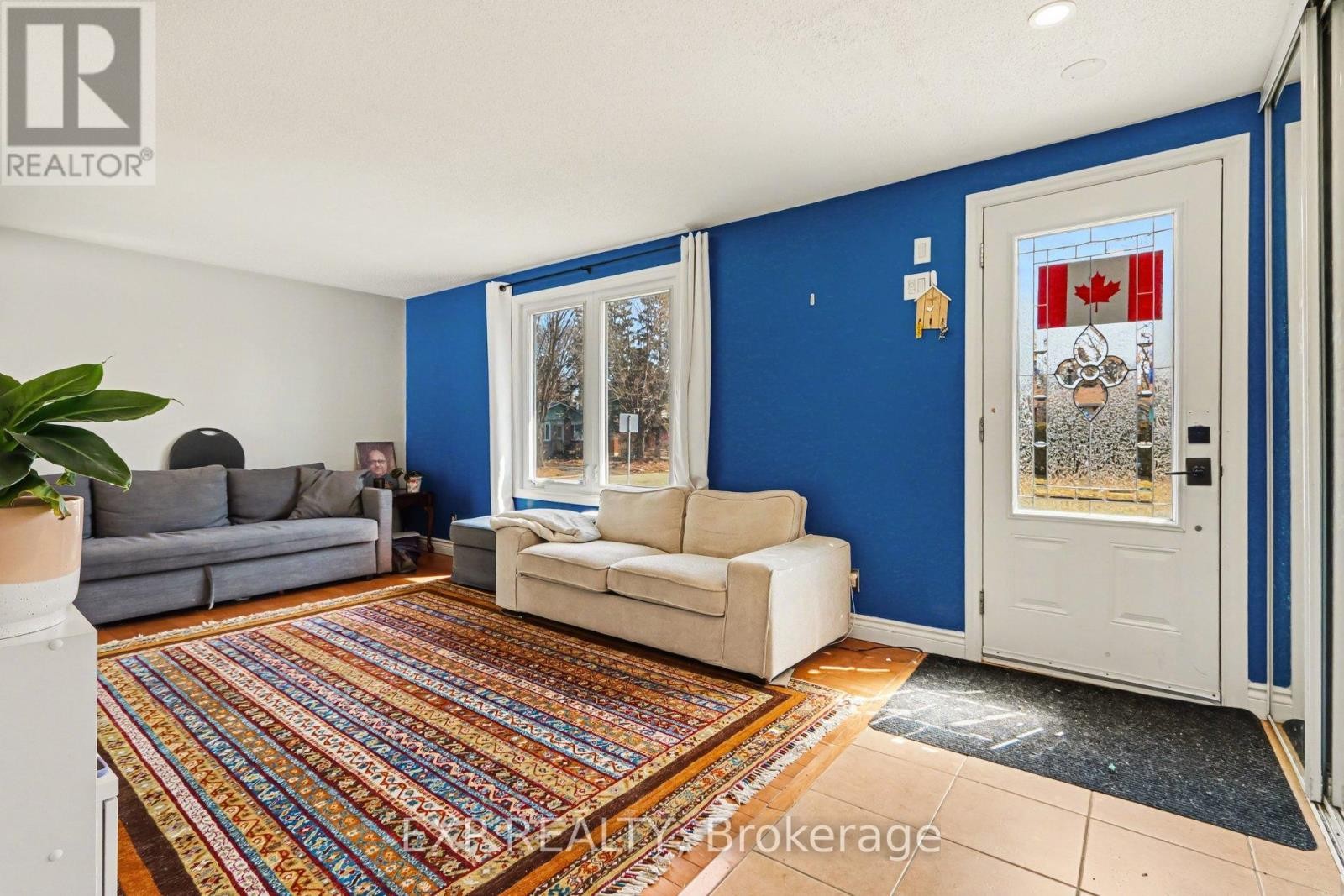 












2 FOLKSTONE COURT

,
Ottawa,




Ontario
K1B4J9

