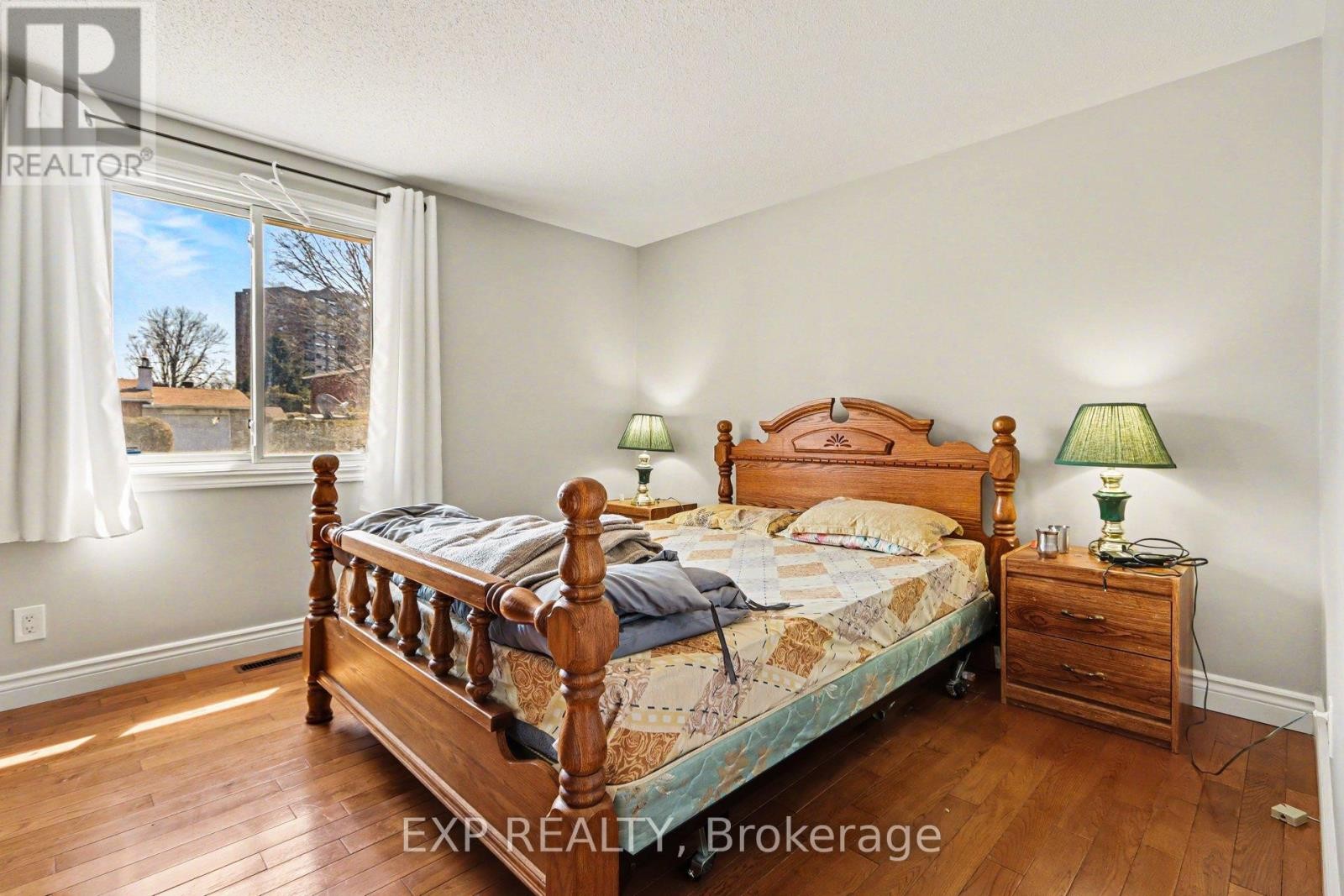 












2 FOLKSTONE COURT

,
Ottawa,




Ontario
K1B4J9

