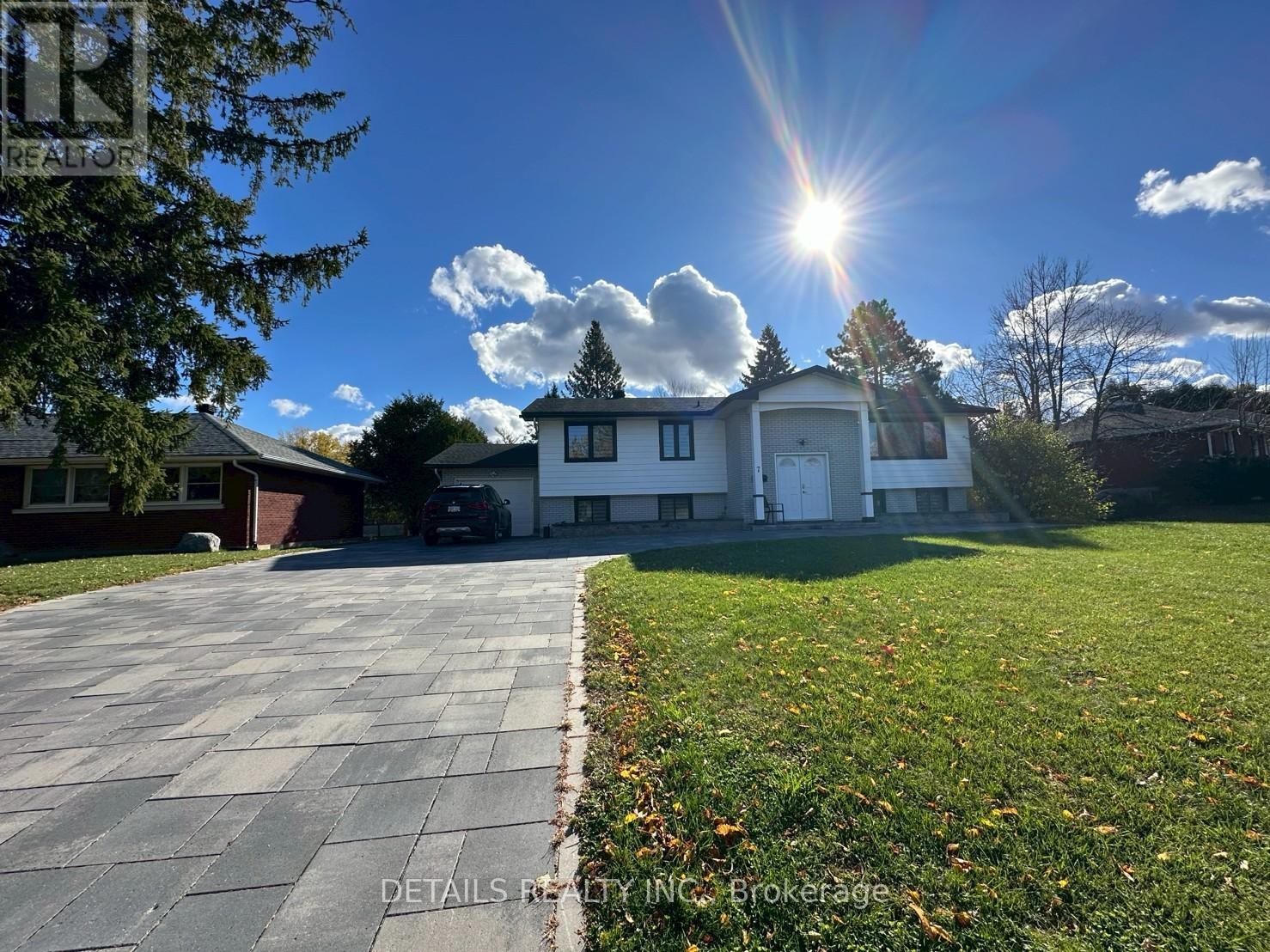 












7 KERRY CRESCENT

,
Ottawa,




Ontario
K2E5V7

