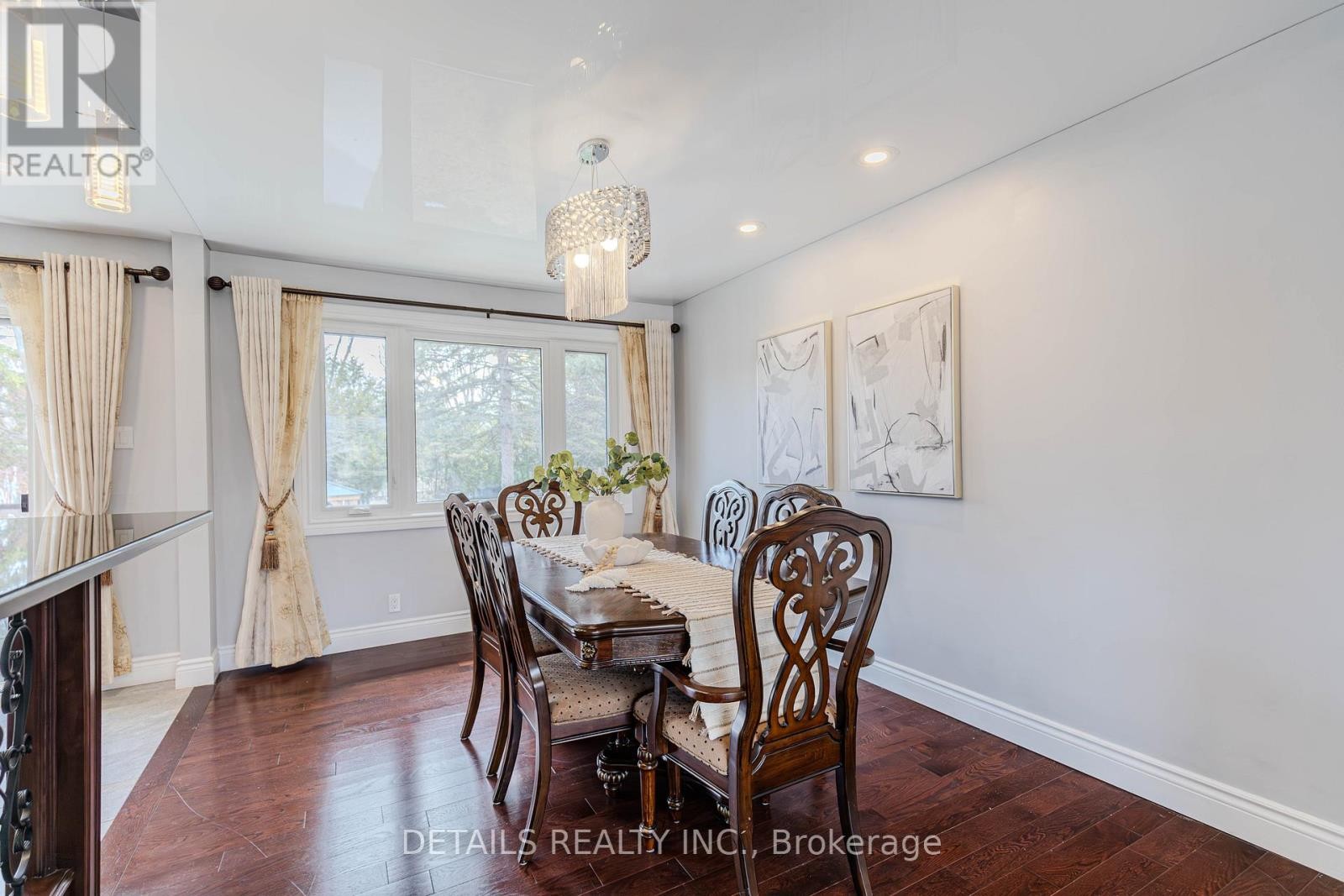 












7 KERRY CRESCENT

,
Ottawa,




Ontario
K2E5V7

