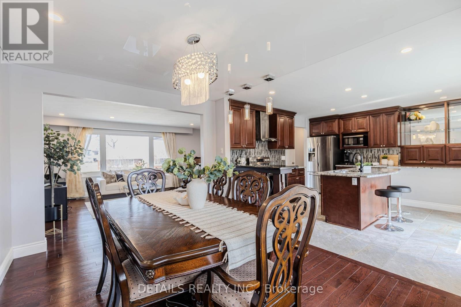












7 KERRY CRESCENT

,
Ottawa,




Ontario
K2E5V7

