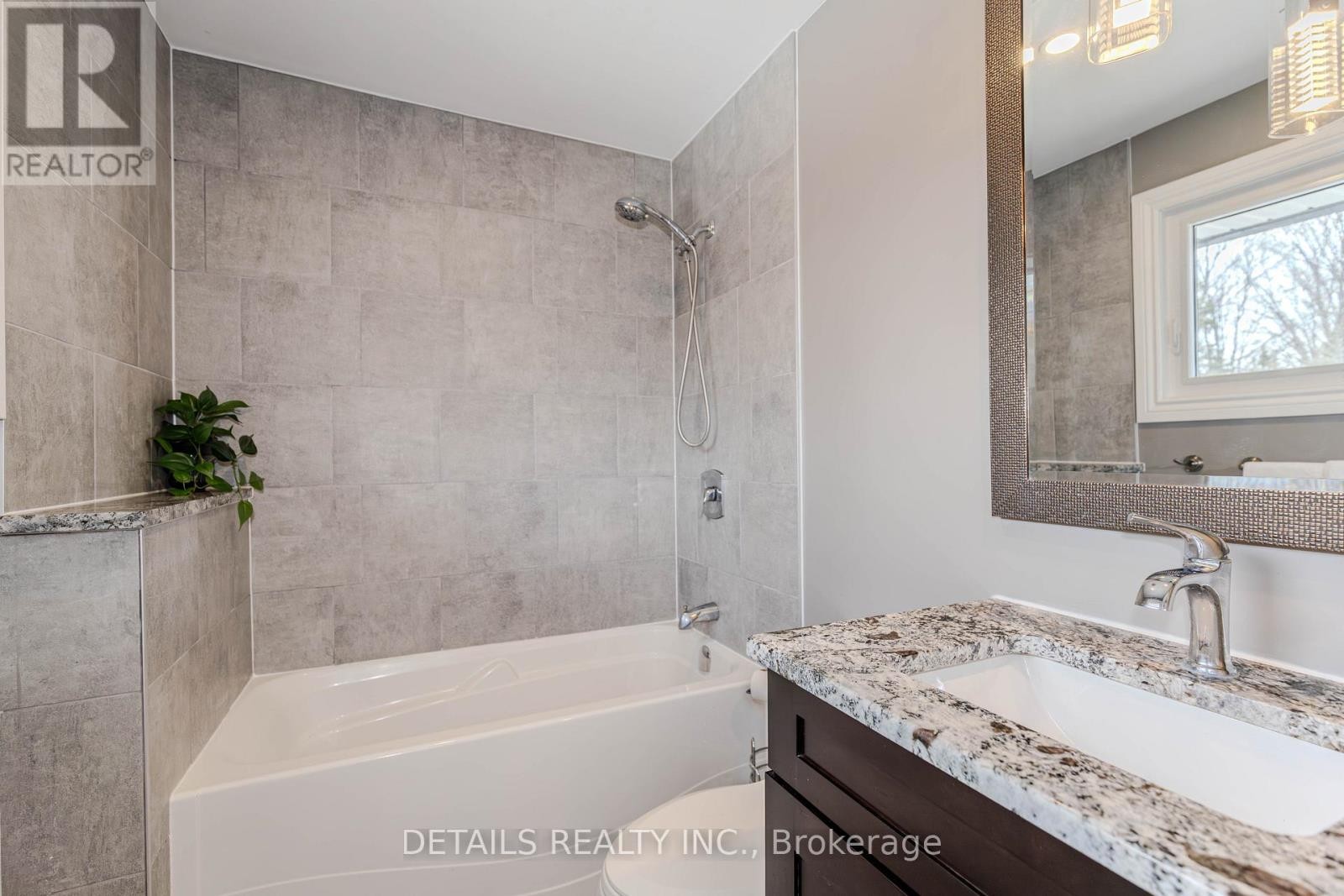 












7 KERRY CRESCENT

,
Ottawa,




Ontario
K2E5V7

