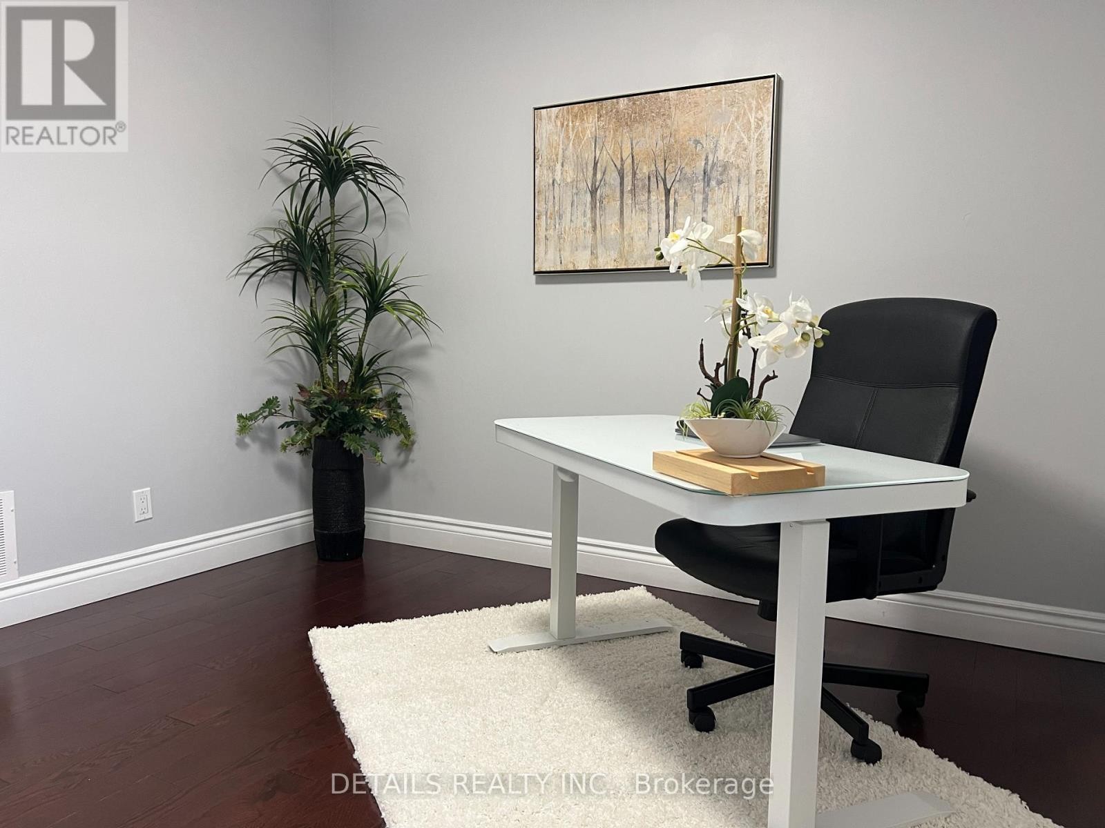 












7 KERRY CRESCENT

,
Ottawa,




Ontario
K2E5V7

