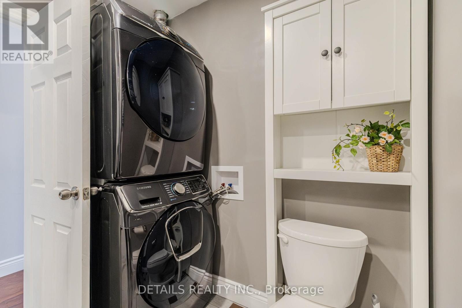 












7 KERRY CRESCENT

,
Ottawa,




Ontario
K2E5V7

