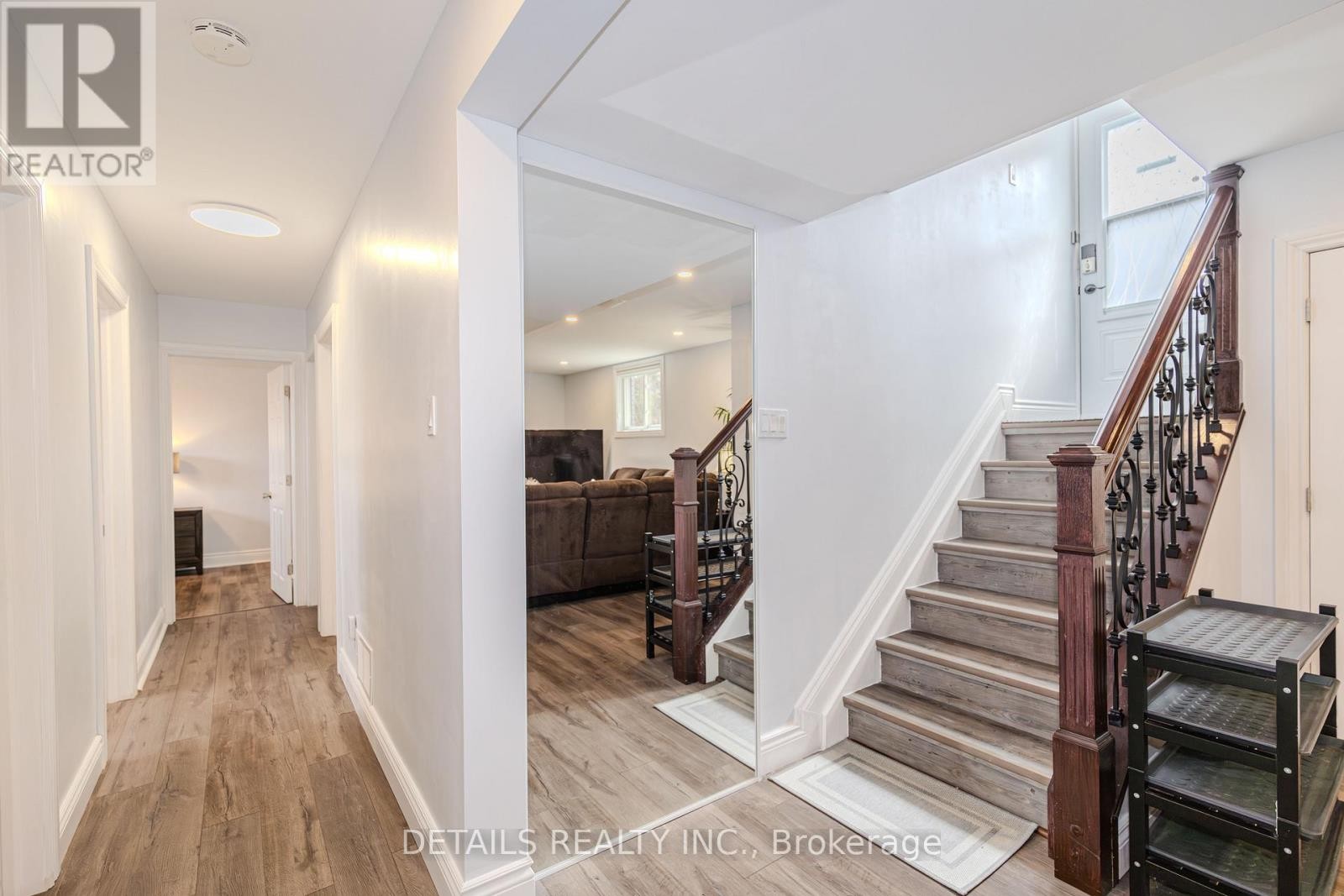 












7 KERRY CRESCENT

,
Ottawa,




Ontario
K2E5V7

