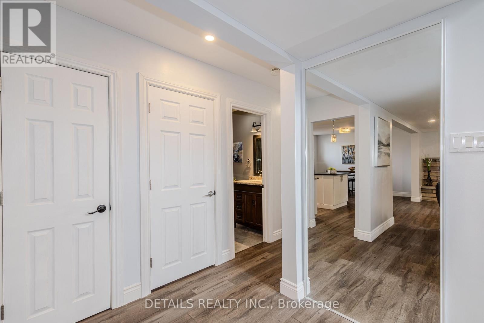 












7 KERRY CRESCENT

,
Ottawa,




Ontario
K2E5V7

