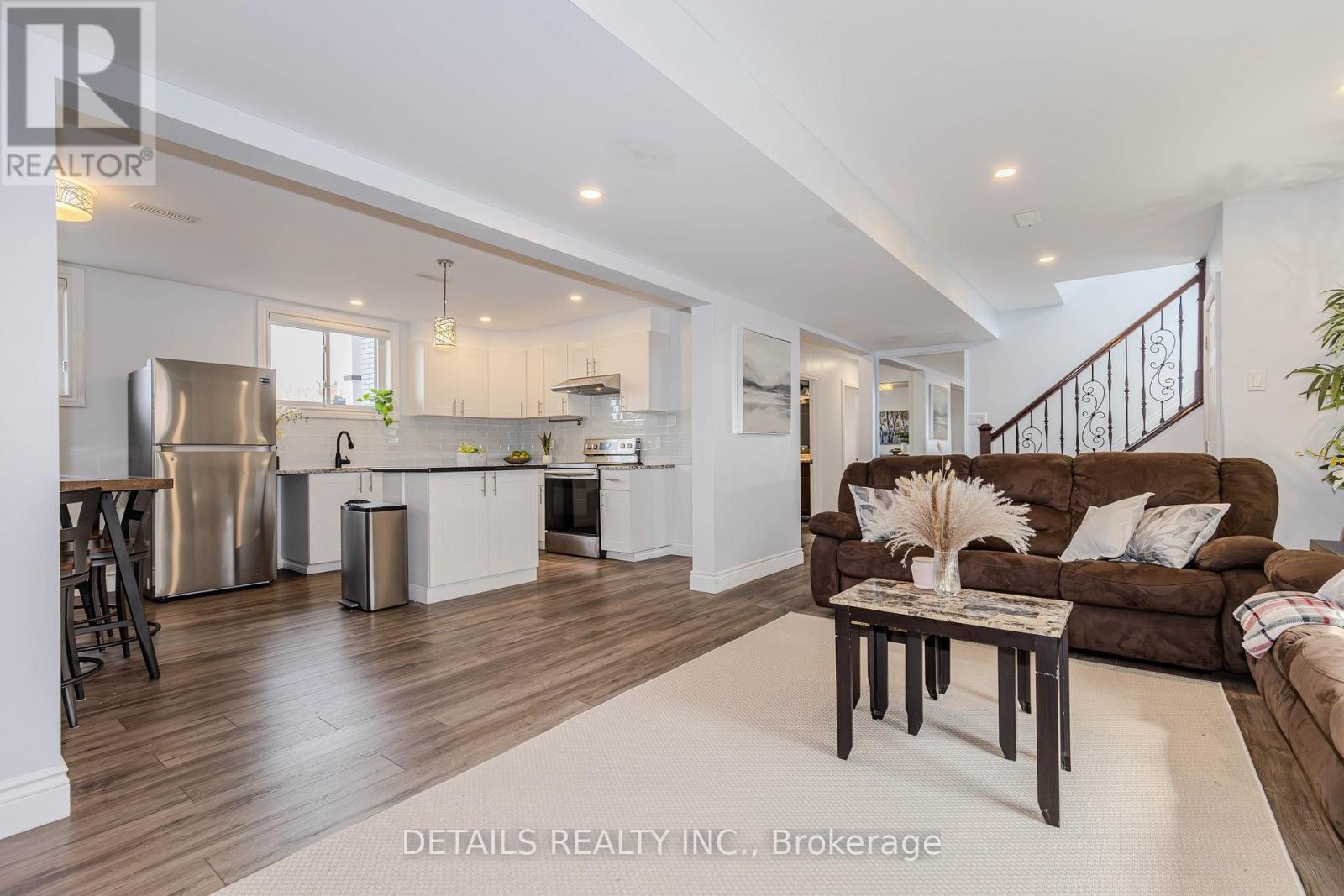 












7 KERRY CRESCENT

,
Ottawa,




Ontario
K2E5V7

