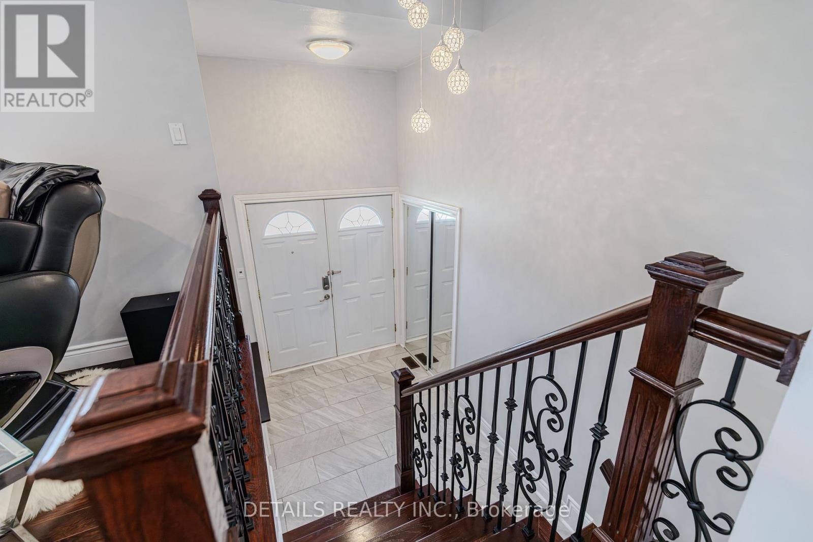 












7 KERRY CRESCENT

,
Ottawa,




Ontario
K2E5V7

