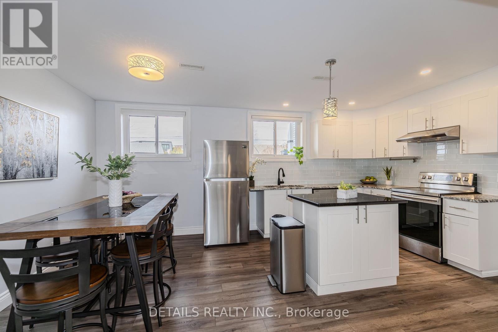 












7 KERRY CRESCENT

,
Ottawa,




Ontario
K2E5V7

