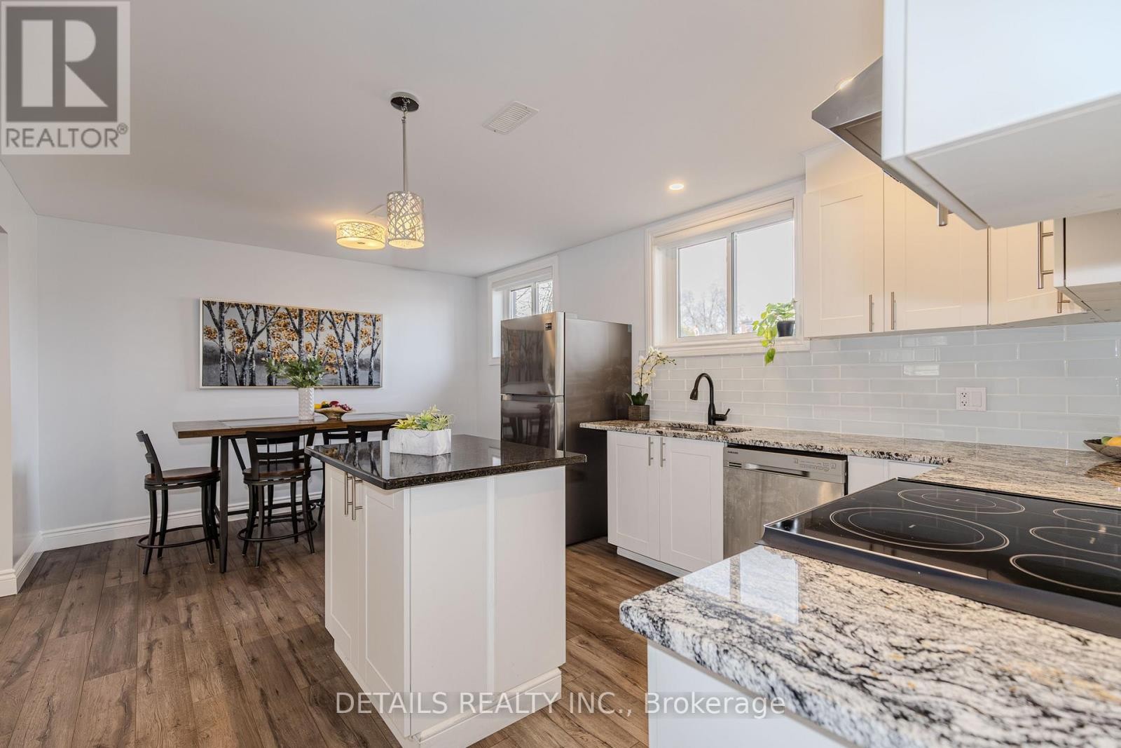 












7 KERRY CRESCENT

,
Ottawa,




Ontario
K2E5V7

