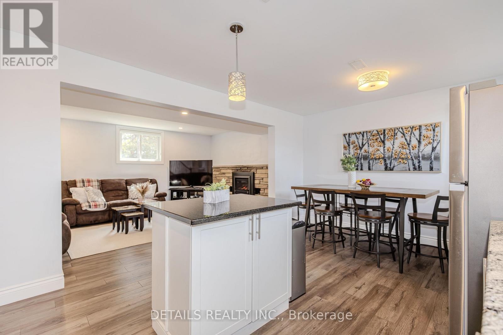 












7 KERRY CRESCENT

,
Ottawa,




Ontario
K2E5V7

