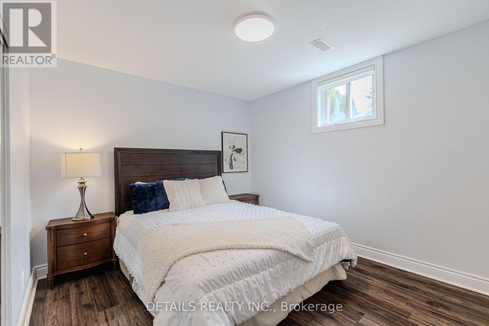 












7 KERRY CRESCENT

,
Ottawa,




Ontario
K2E5V7

