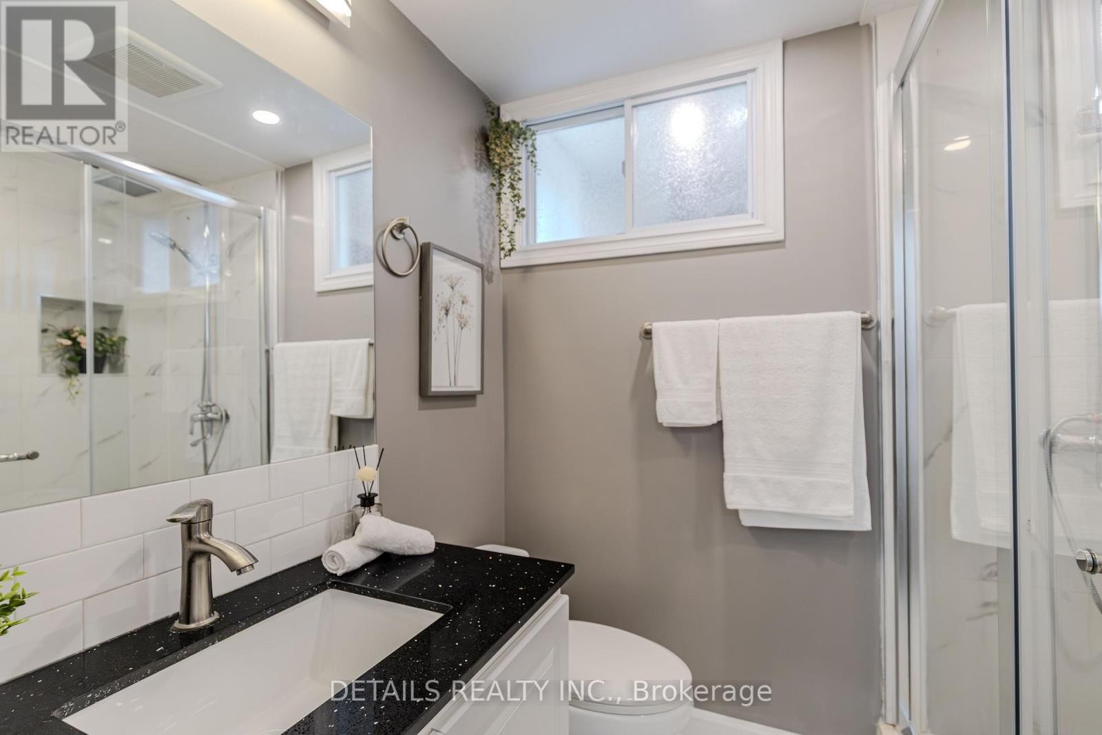 












7 KERRY CRESCENT

,
Ottawa,




Ontario
K2E5V7

