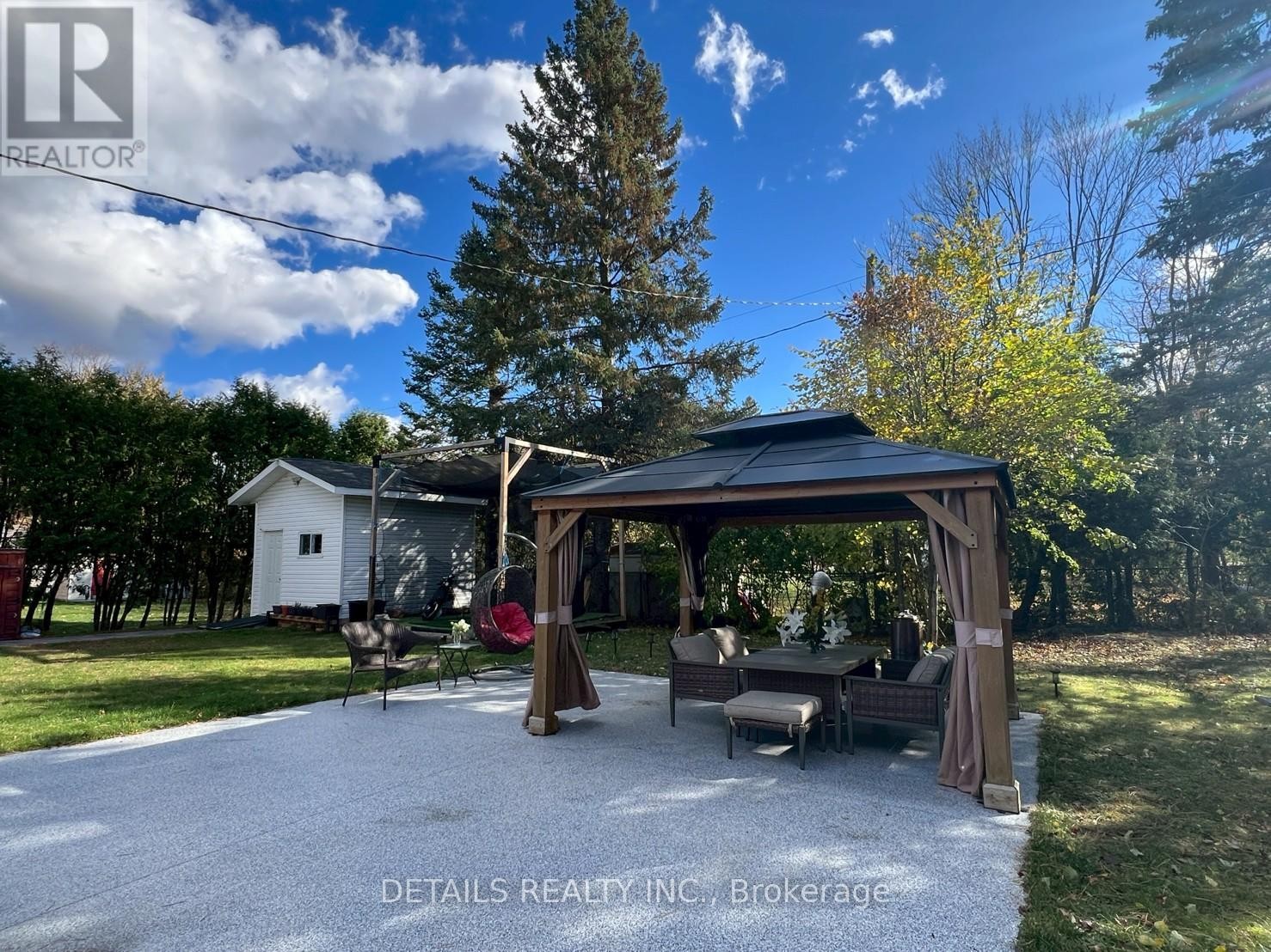 












7 KERRY CRESCENT

,
Ottawa,




Ontario
K2E5V7

