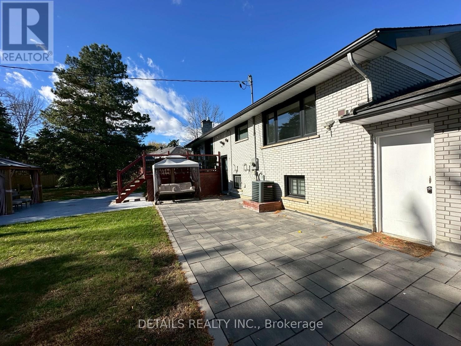 












7 KERRY CRESCENT

,
Ottawa,




Ontario
K2E5V7

