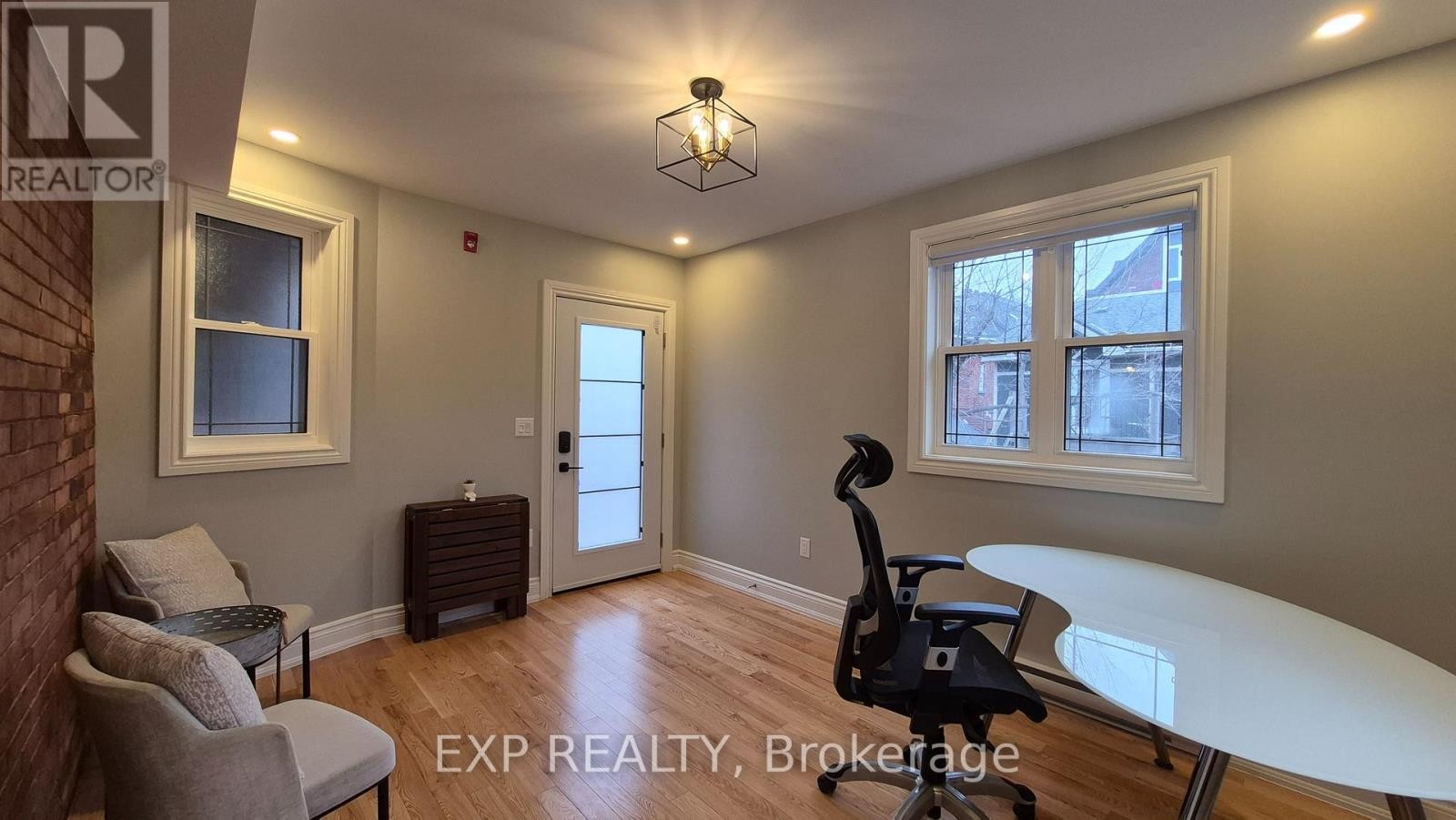 












204 - 157 JAMES STREET

,
Ottawa,




Ontario
K1R5M4

