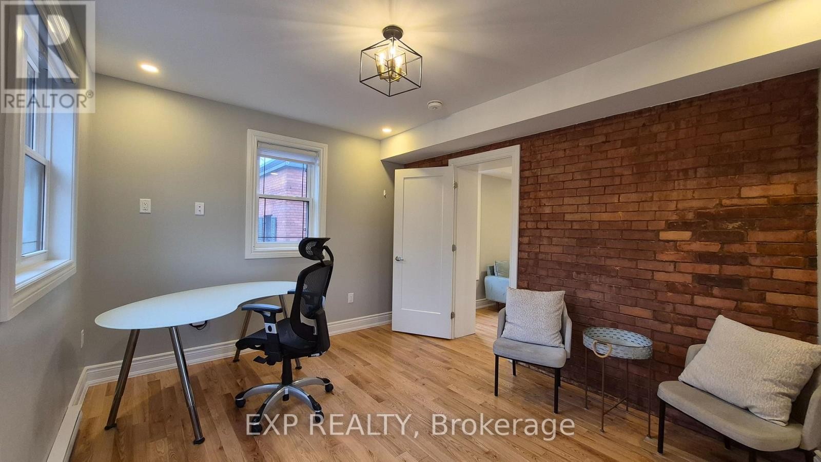 












204 - 157 JAMES STREET

,
Ottawa,




Ontario
K1R5M4

