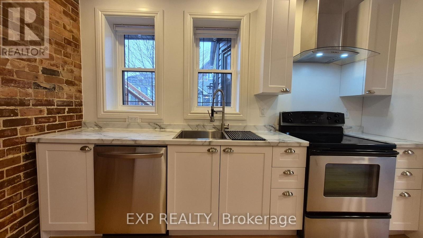 












204 - 157 JAMES STREET

,
Ottawa,




Ontario
K1R5M4

