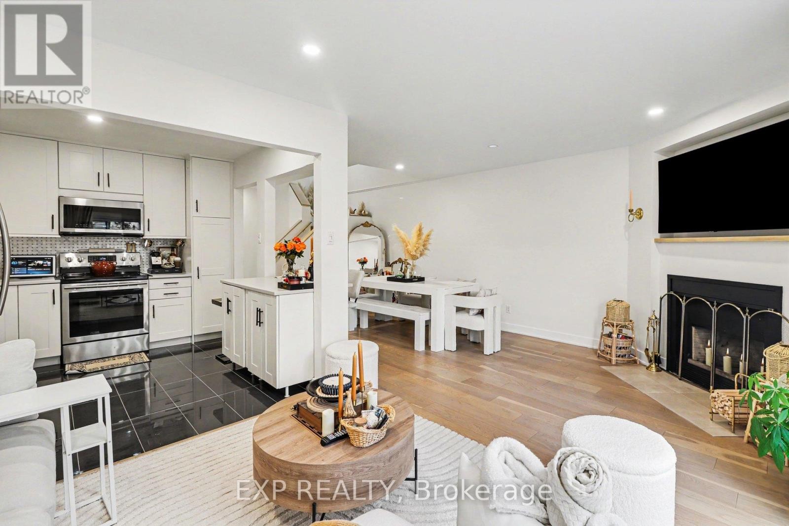 












358 VALADE CRESCENT

,
Ottawa,




Ontario
K4A2V7


