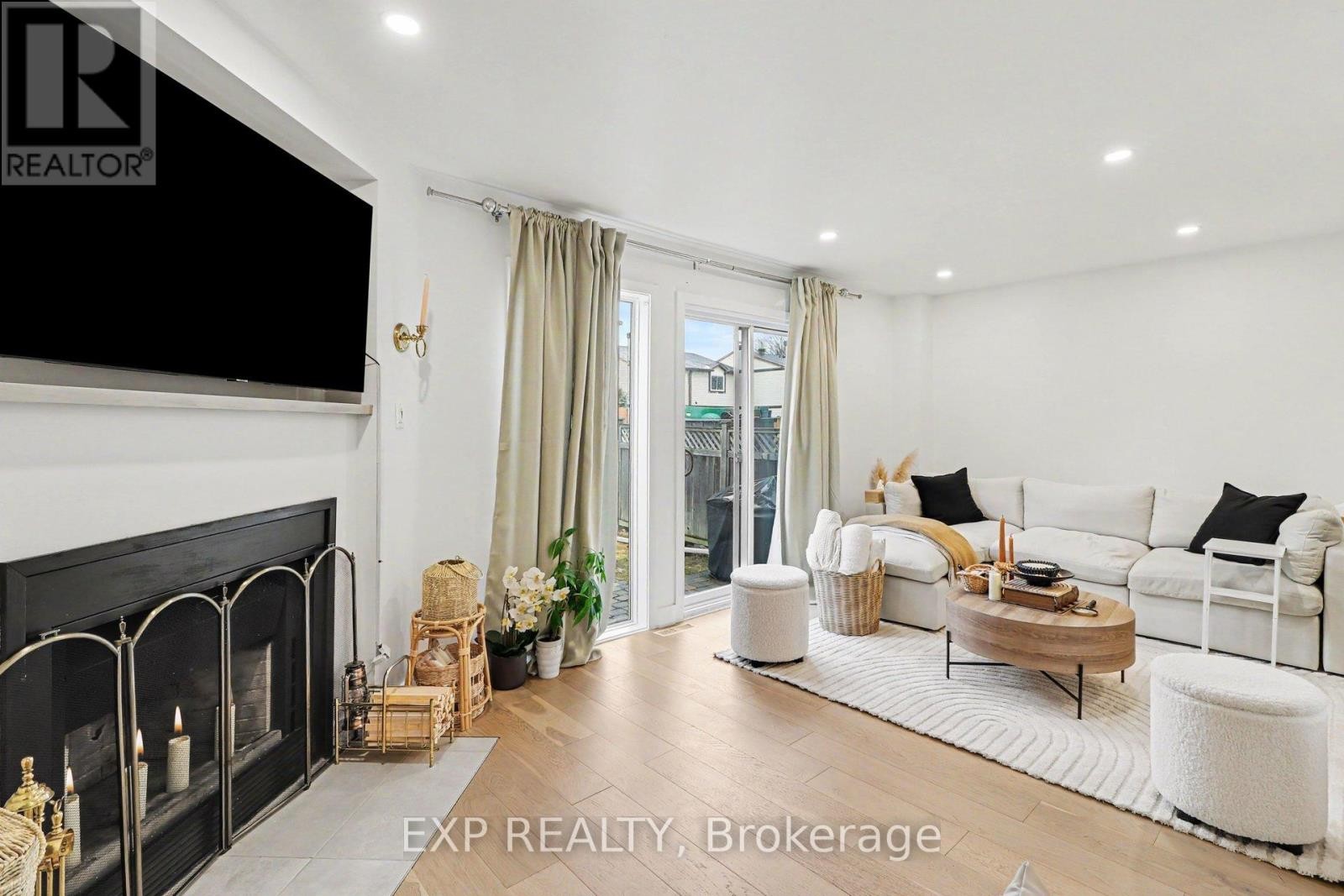 












358 VALADE CRESCENT

,
Ottawa,




Ontario
K4A2V7


