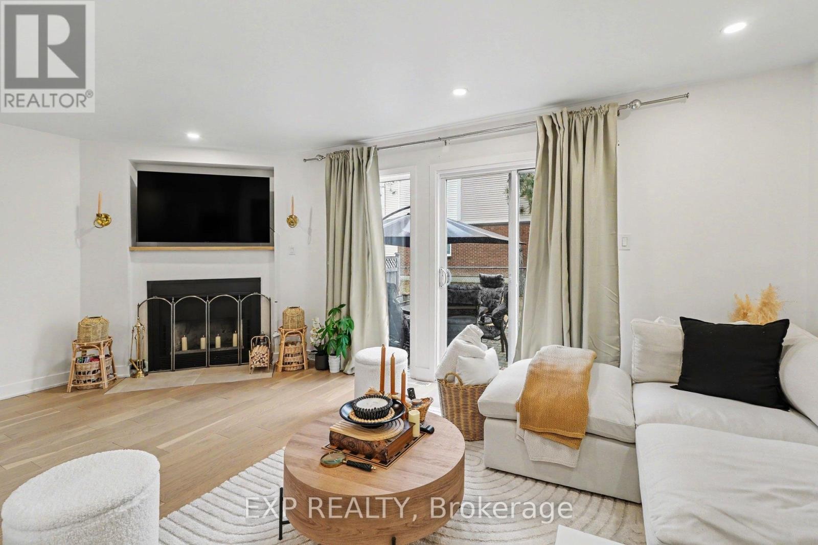 












358 VALADE CRESCENT

,
Ottawa,




Ontario
K4A2V7

