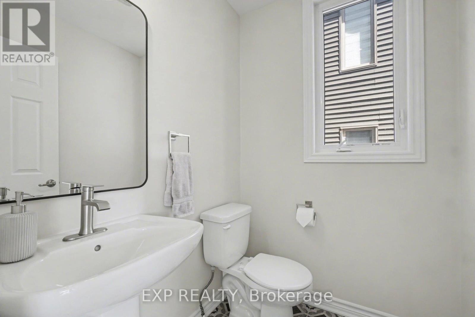












520 RYE GRASS WAY

,
Ottawa,




Ontario
K2J7A1

