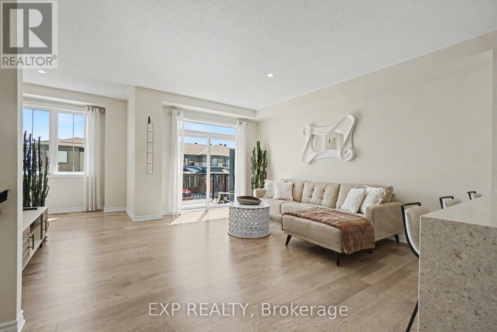












520 RYE GRASS WAY

,
Ottawa,




Ontario
K2J7A1

