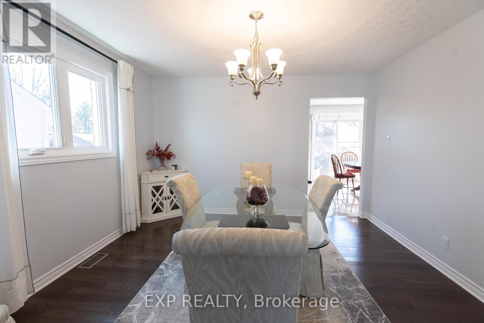 












1534 ROSEBELLA AVENUE

,
Ottawa,




Ontario
K1T1E8

