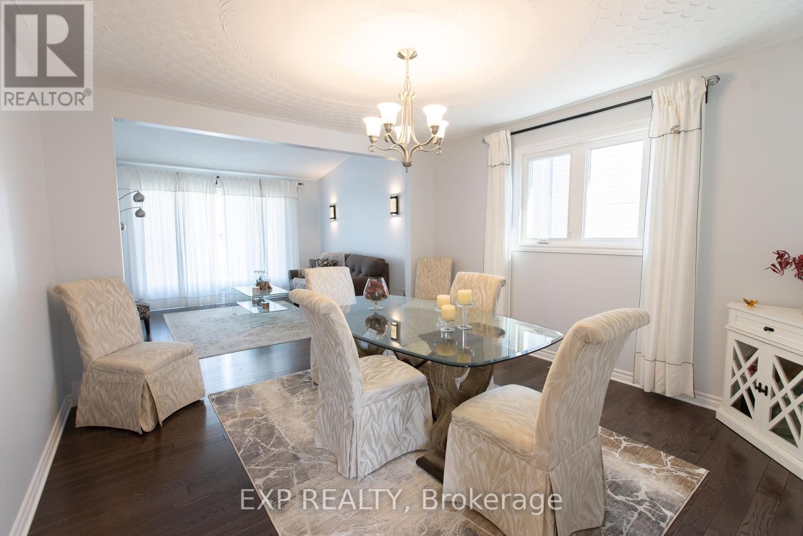 












1534 ROSEBELLA AVENUE

,
Ottawa,




Ontario
K1T1E8

