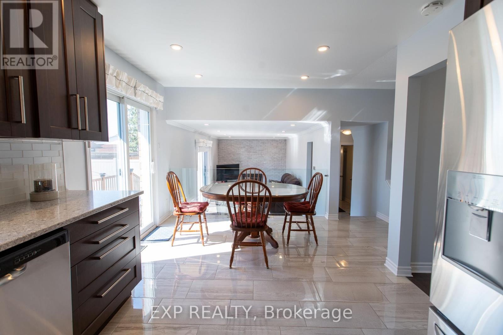 












1534 ROSEBELLA AVENUE

,
Ottawa,




Ontario
K1T1E8

